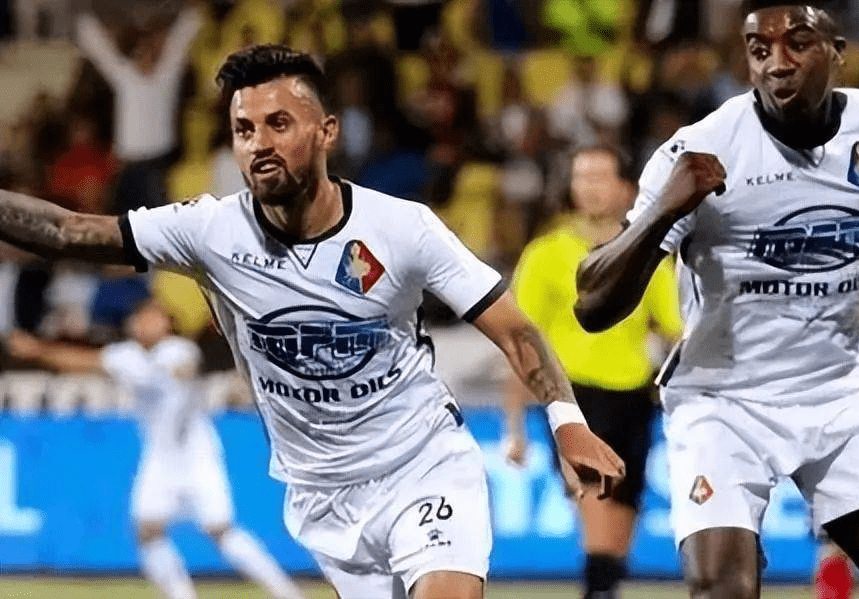 通过一系列 通过一系列