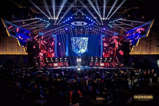 场观众的喝 场观众的喝